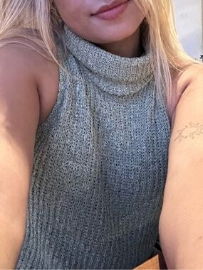 Sleeveless Turtleneck Sweater Tank - Green S
